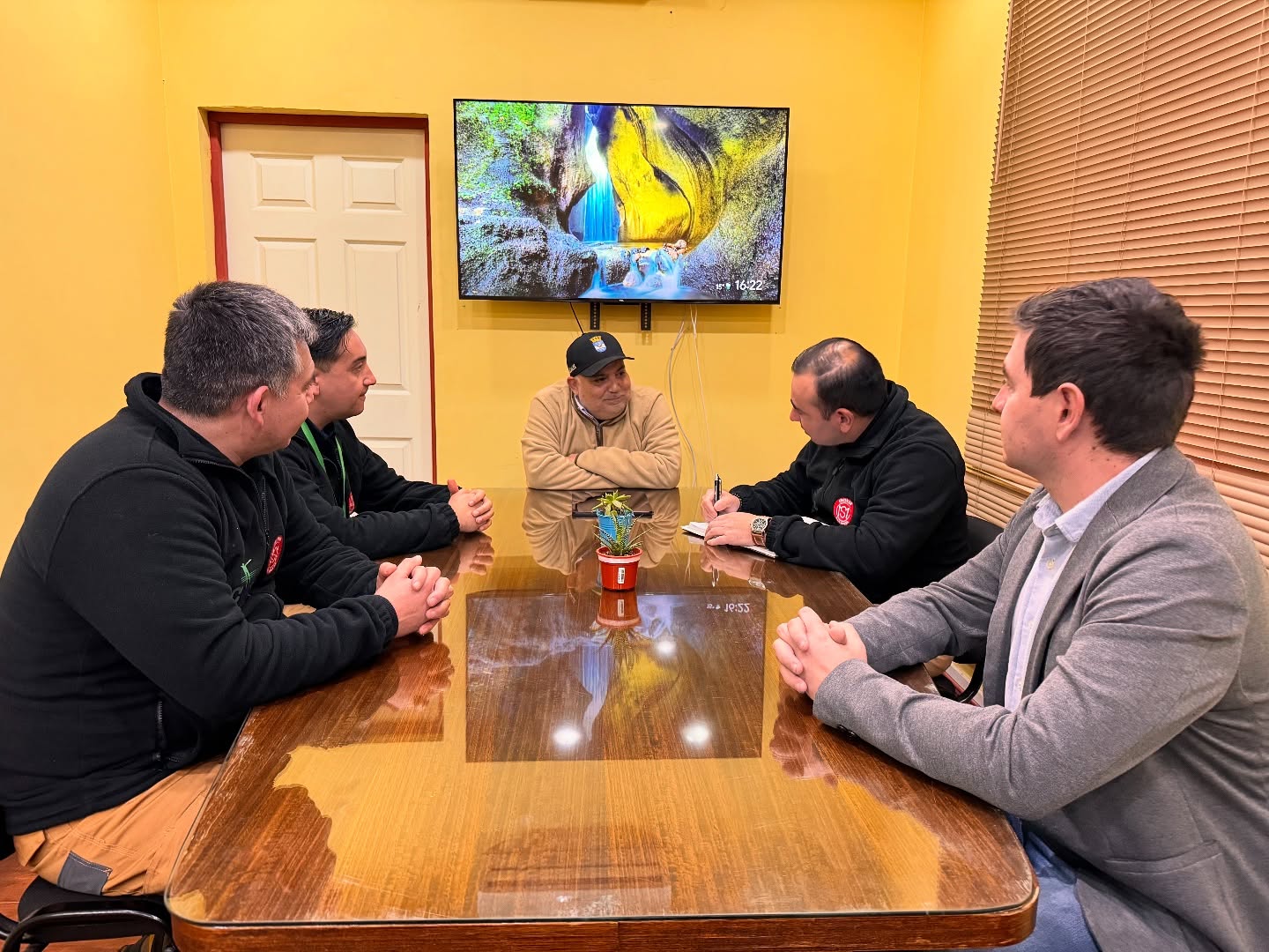 IMPORTANTE REUNIÓN CON PERSONAL DEL CENTRO DE EDUCACIÓN Y TRABAJO DE GENDARMERÍA.-