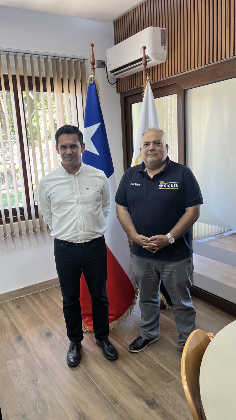 Nuestro Alcalde 𝑴𝒂𝒖𝒓𝒊𝒄𝒊𝒐 𝑪𝒂𝒕𝒐𝒏𝒊 𝑪𝒐𝒏𝒕𝒓𝒆𝒓𝒂𝒔 se reunió con su par, el Alcalde de Parral.-